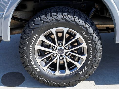 Used 2019 Ford F150 XLT w/ Equipment Group 302A Luxury AWD/4WD image 11