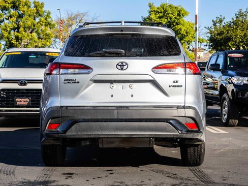Certified 2024 Toyota Corolla Cross SE image 5
