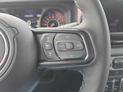 New 2025 Jeep Gladiator Sport w/ Premium Package image 21