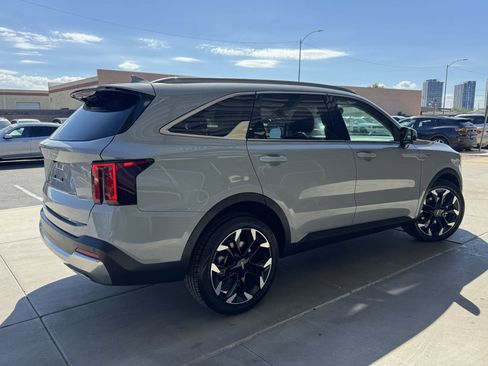 Used 2024 Kia Sorento SX image 4