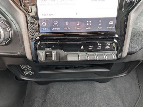 Used 2024 RAM 2500 Big Horn w/ Night Edition AWD/4WD image 3