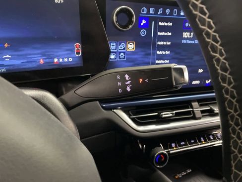 Used 2025 Chevrolet Equinox EV LT w/ Convenience Package image 25