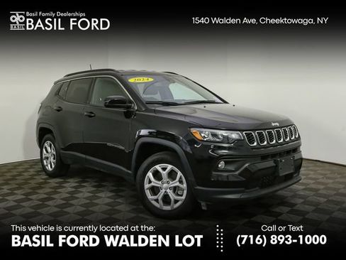 Used 2024 Jeep Compass Latitude AWD/4WD image 1