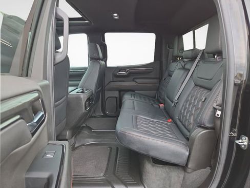 Used 2024 GMC Sierra 1500 AT4 w/ Technology Package AWD/4WD image 17