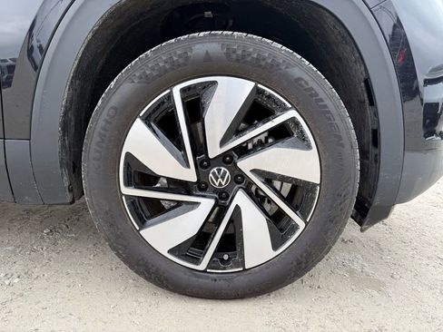 Used 2025 Volkswagen Atlas SEL image 16