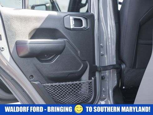 Used 2022 Jeep Gladiator Willys image 40