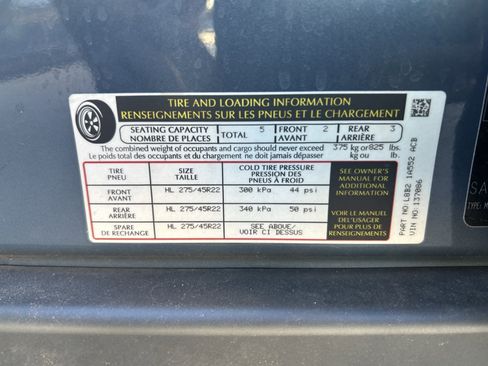 Used 2023 Land Rover Defender 110 SE image 25