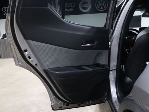 Used 2019 Toyota C-HR XLE FWD image 17