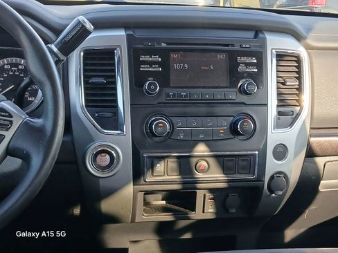 Used 2018 Nissan Titan SV RWD image 28