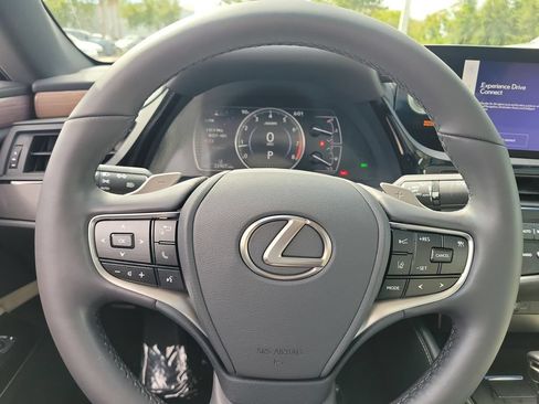 Used 2023 Lexus ES 350 w/ Premium Package FWD image 9