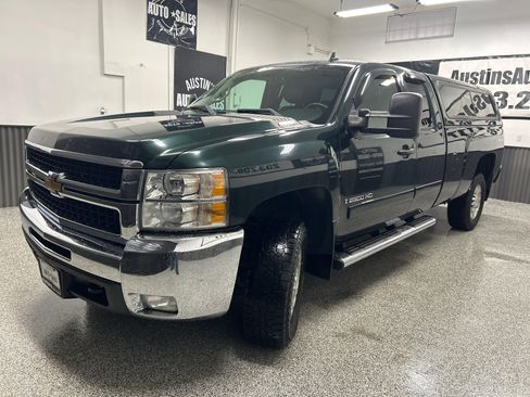 Used 2008 Chevrolet Silverado 2500 LT w/ 2LT Convenience Package image 3