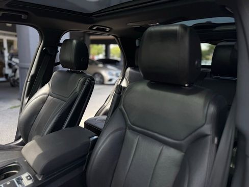 Used 2019 Land Rover Discovery SE image 26