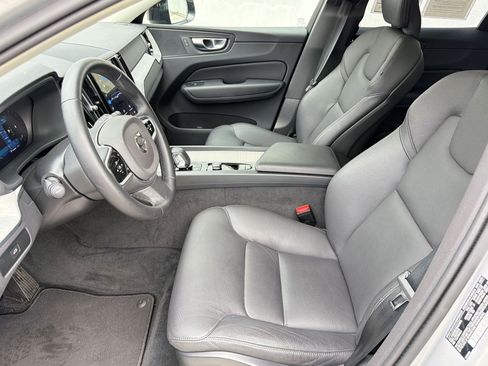 Certified 2025 Volvo XC60 B5 Plus image 5