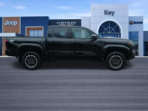 Used 2025 Toyota Tacoma TRD Sport w/ TRD Sport Upgrade Package AWD/4WD image 7