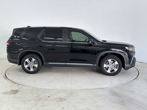 Used 2025 Honda Pilot EX-L image 8