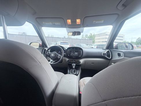 Used 2020 Kia Soul LX FWD image 13