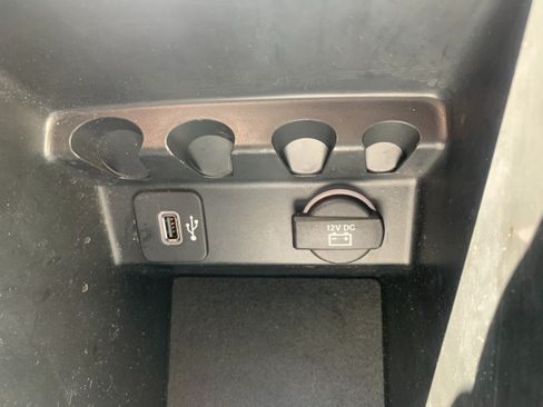 Used 2018 Jeep Cherokee Latitude Plus w/ Comfort/Convenience Group AWD/4WD image 26