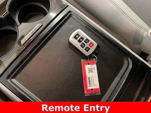 Used 2019 Toyota Sienna XLE w/ Protection Package image 7