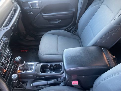 Used 2018 Jeep Wrangler Unlimited Sport S AWD/4WD image 13