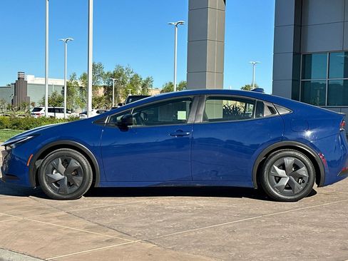 Used 2024 Toyota Prius LE FWD image 7