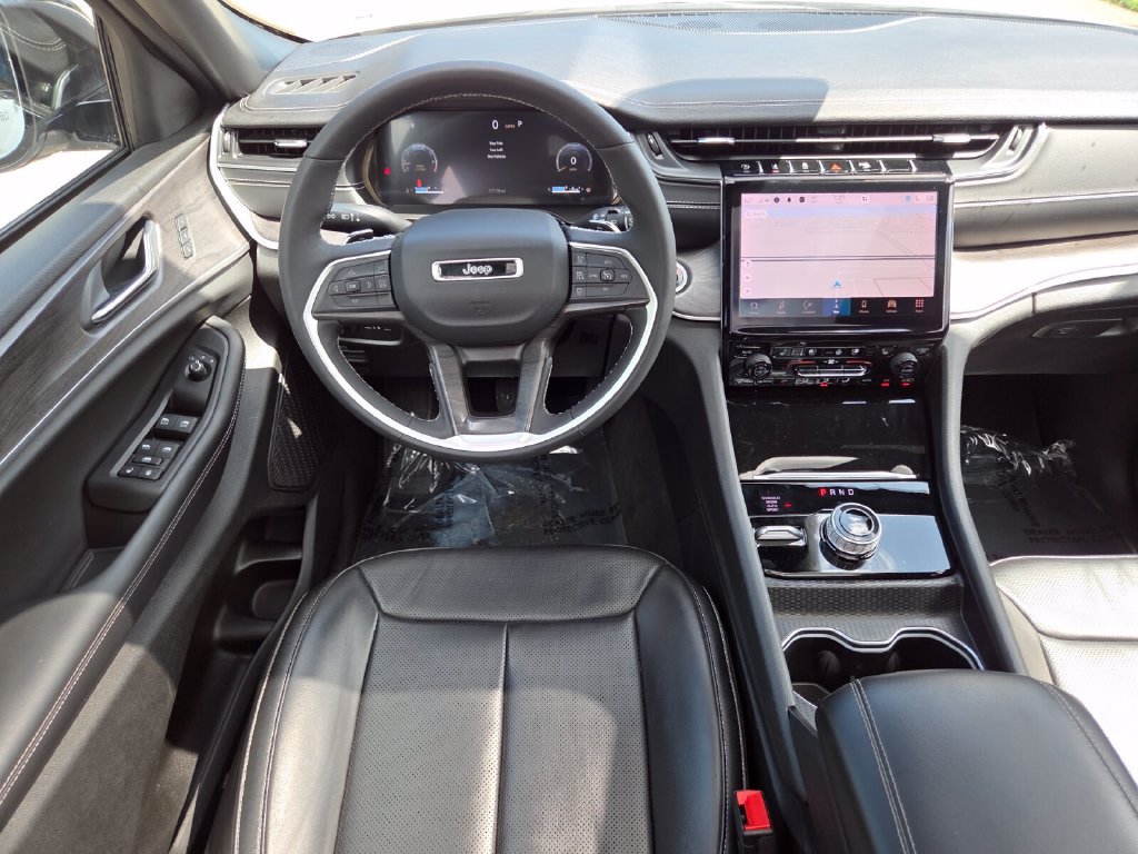 Used 2025 Jeep Grand Cherokee Limited w/ Luxury Tech Group II AWD/4WD image 26