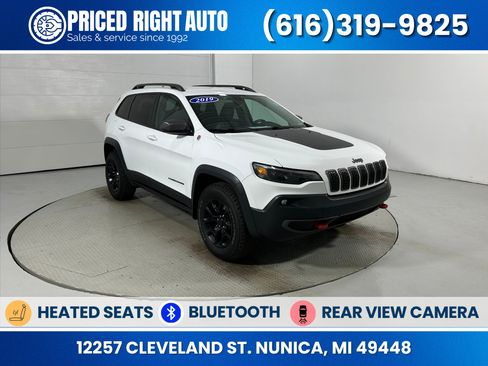 Used 2019 Jeep Cherokee Trailhawk w/ Cold Weather Group AWD/4WD image 1