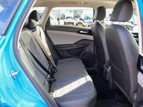 Used 2024 Volkswagen Taos SE image 8