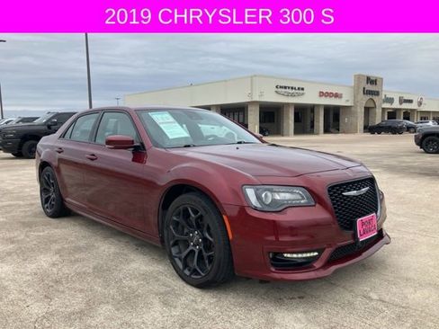 Used 2019 Chrysler 300 S w/ Safetytec Plus Group image 9