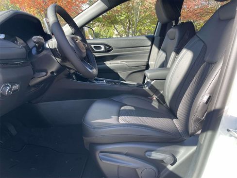 New 2026 Jeep Compass Altitude image 23