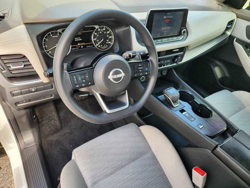 Used 2023 Nissan Rogue SV FWD image 2