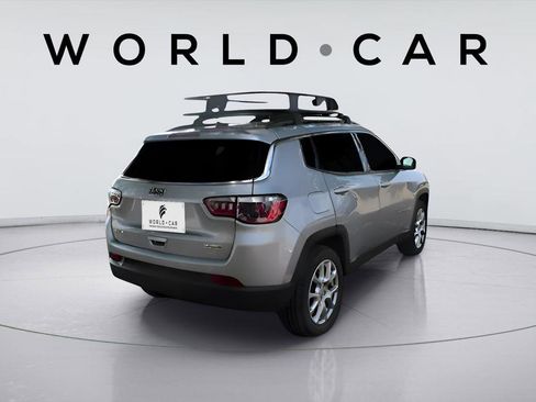 Used 2022 Jeep Compass Latitude AWD/4WD image 2