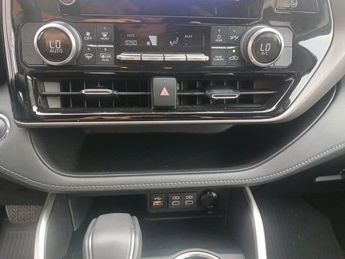Used 2023 Toyota Highlander LE FWD image 36