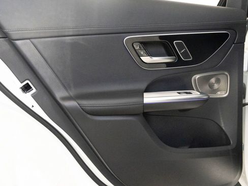 Used 2023 Mercedes-Benz GLC 300 4MATIC image 17