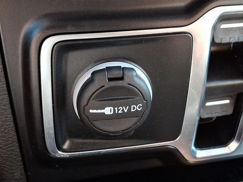 Used 2022 Jeep Wrangler Unlimited Sahara AWD/4WD image 24