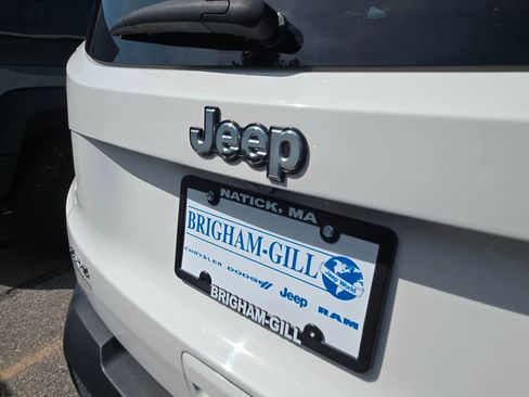 Used 2023 Jeep Renegade Latitude image 9