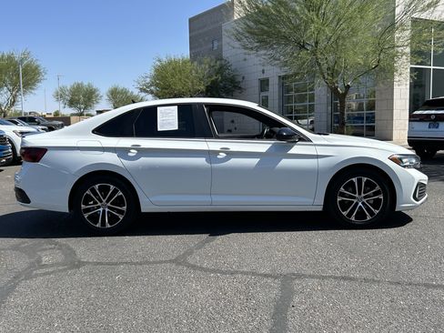 Used 2022 Volkswagen Jetta Sport FWD image 5