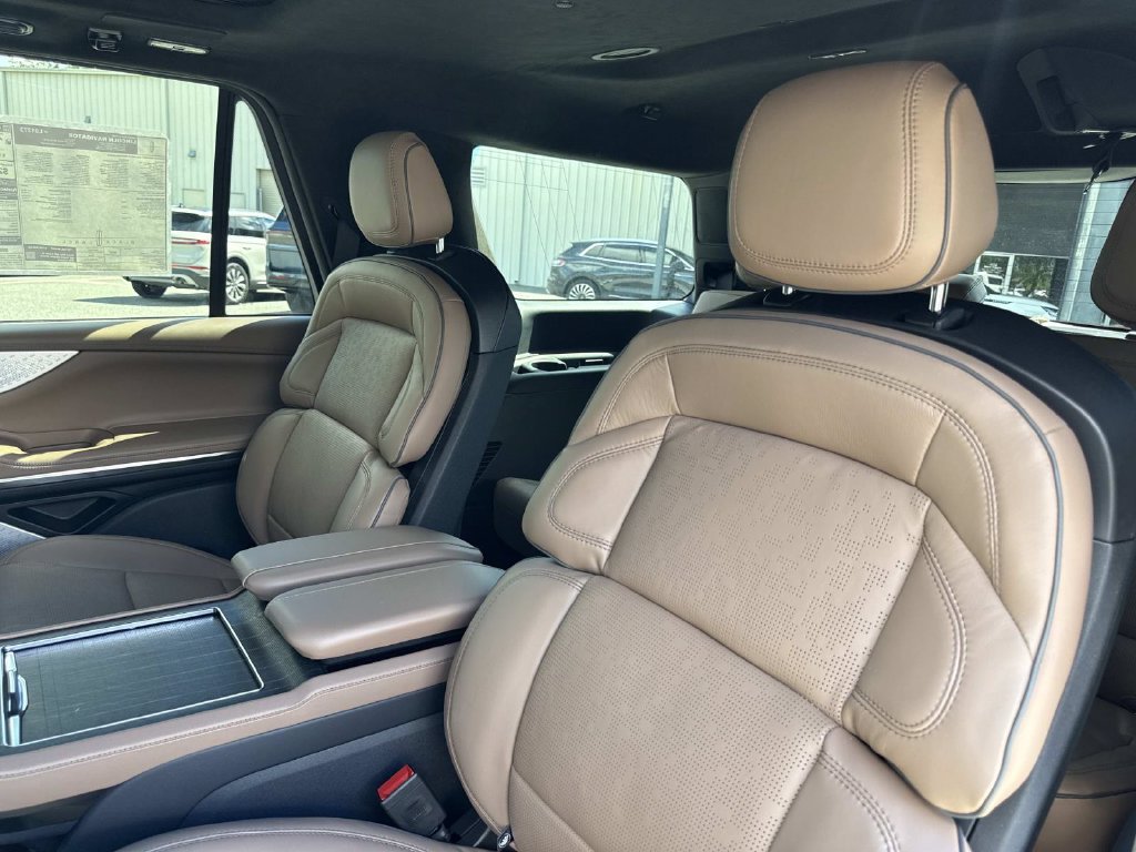 New 2027 Lincoln Navigator Black Label AWD/4WD image 15