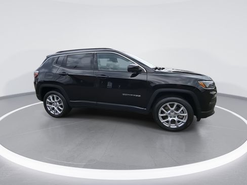 Certified 2023 Jeep Compass Latitude image 2