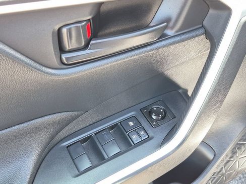 Used 2019 Toyota RAV4 LE w/ Carpet Mat Package FWD image 31