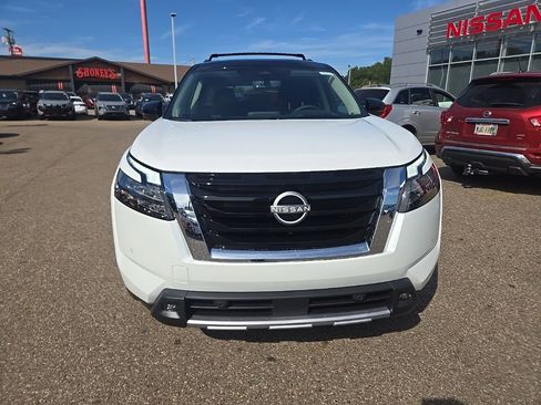 New 2025 Nissan Pathfinder Platinum w/ Lighting Package (N92) image 2