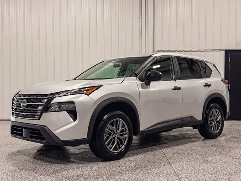 Used 2024 Nissan Rogue S AWD/4WD image 1