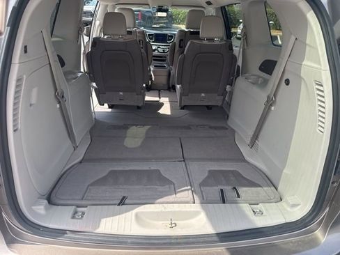 Used 2017 Chrysler Pacifica Touring-L Plus image 11