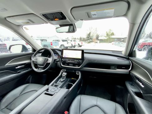 Used 2024 Toyota Grand Highlander XLE image 31