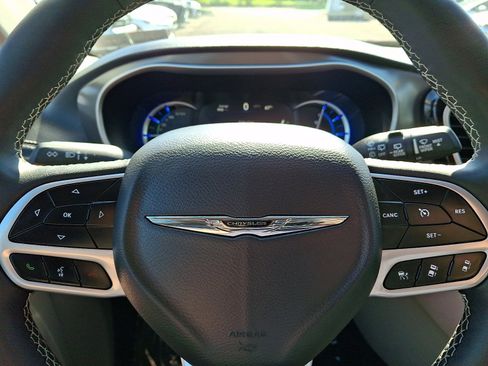 Used 2024 Chrysler Pacifica Limited FWD image 20