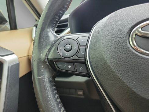 Used 2019 Toyota RAV4 XLE Premium FWD image 21
