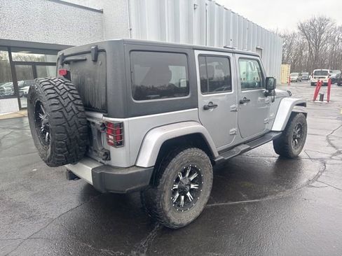 Used 2015 Jeep Wrangler Unlimited Sahara w/ Connectivity Group image 10