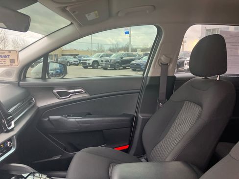Used 2023 Kia Sportage LX image 10