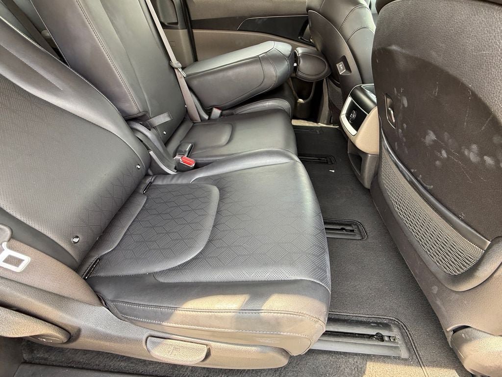Used 2025 Kia Carnival FWD image 11