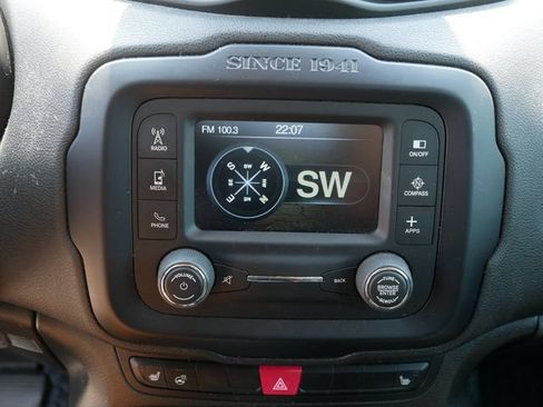 Used 2017 Jeep Renegade Latitude w/ Popular Equipment Group AWD/4WD image 28