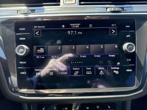 Used 2022 Volkswagen Tiguan SEL R-Line image 18